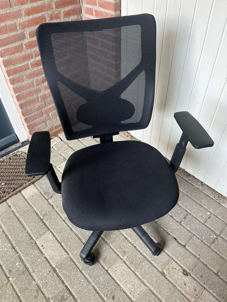 Nette burostoel met veel instelmogelijkheden, Ophalen of Verzenden, Zo goed als nieuw, Zwart