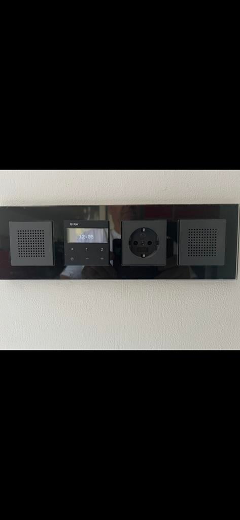 Gira inbouw radio met stopcontact en luidsprekers, Ophalen of Verzenden, Zo goed als nieuw, Overige typen