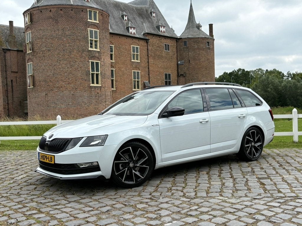 Skoda Octavia Combi 1.5 TSI SportLine Carplay NAVI Sfeerverl, Auto's, Skoda, Automaat, 4 cilinders, 150 pk, Leder en Stof