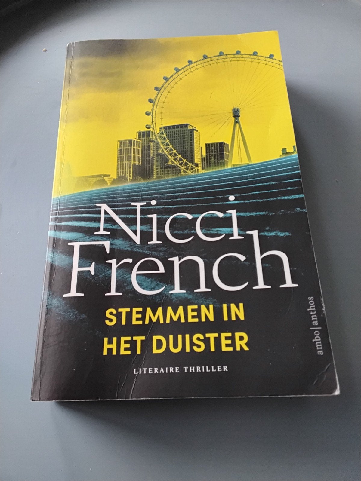 Nicci French, Stemmen in het duister, Ophalen of Verzenden, Gelezen