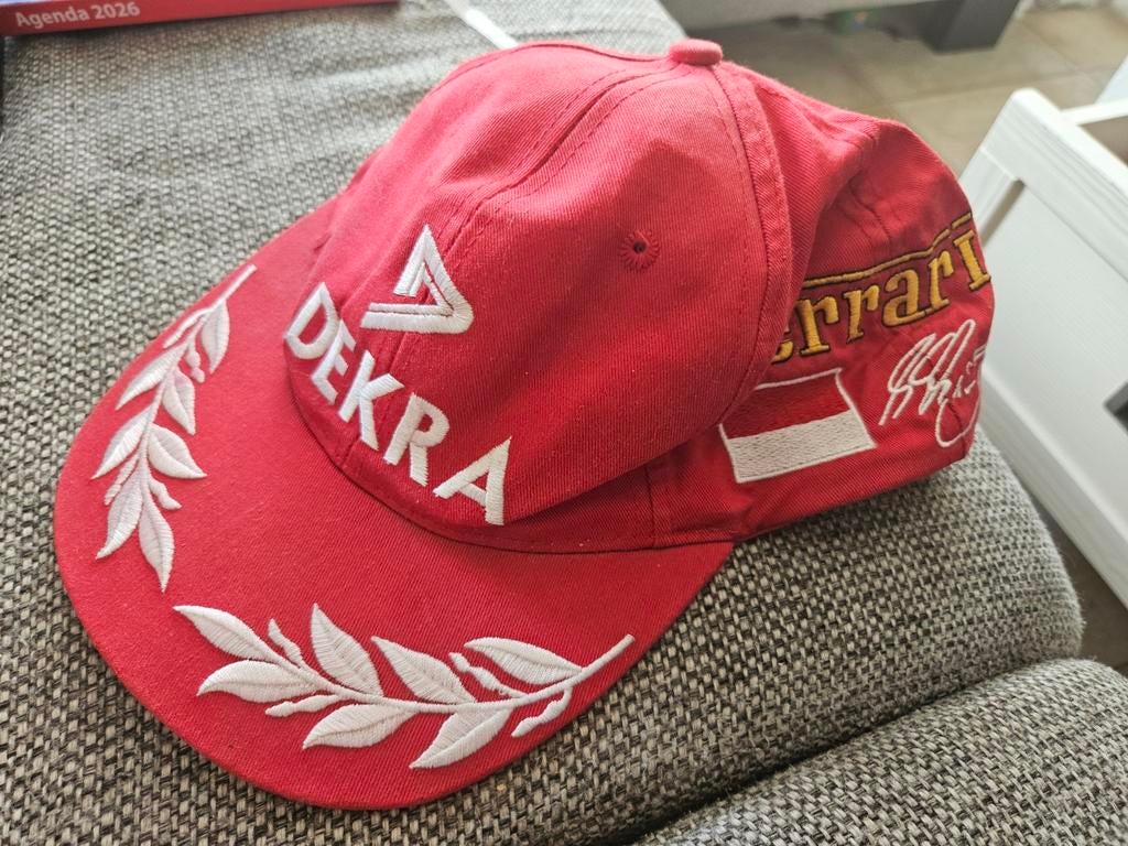 Michael Schumacher Ferrari pet rood, Ophalen of Verzenden