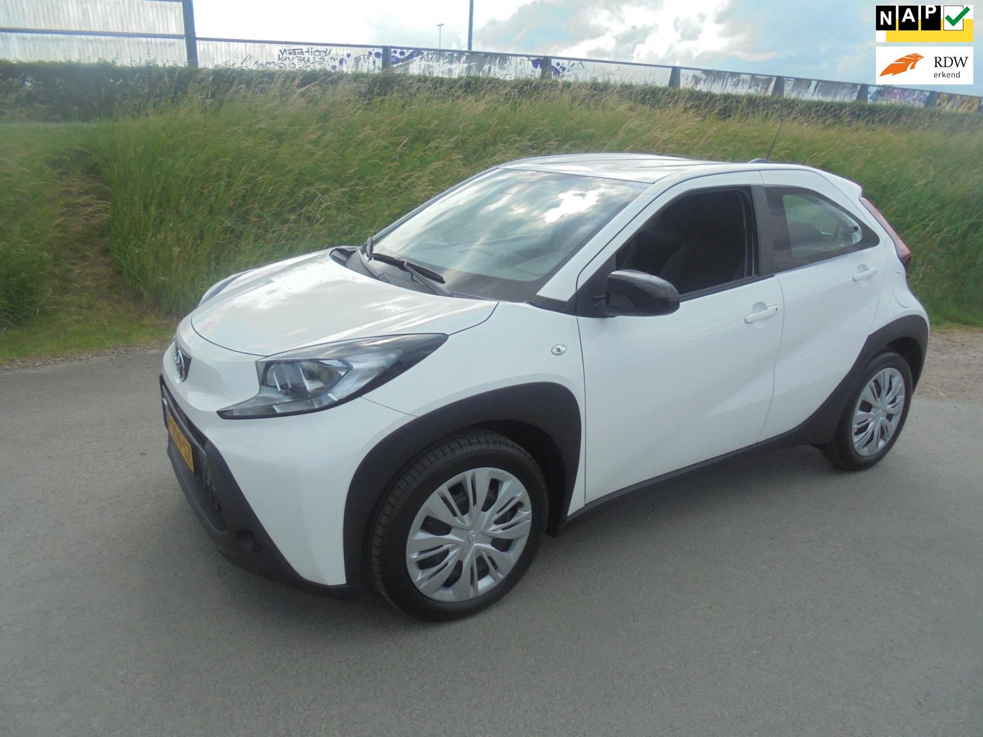 Toyota Aygo X Toyota Ayco X 1.0 airco camera 6000.km, Auto's, Gebruikt, 920 kg, 4 stoelen, Leder en Stof