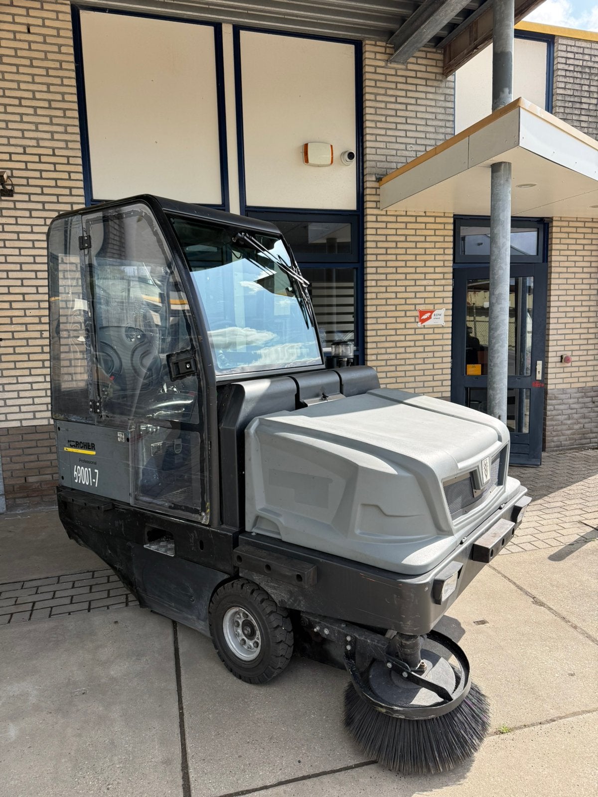 Karcher KM 150/500R 2017 professionele veegmachine, Ophalen