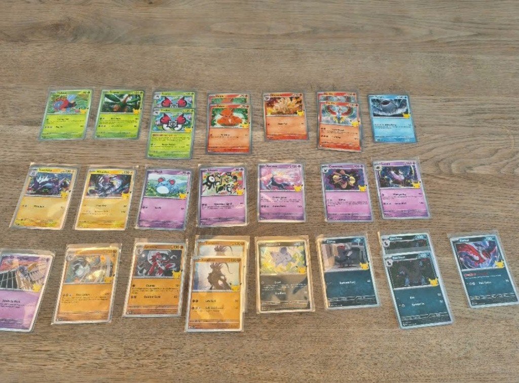 Pokemon 30th anniversary bulk Pikachu enz., Ophalen of Verzenden, Zo goed als nieuw, Losse kaart