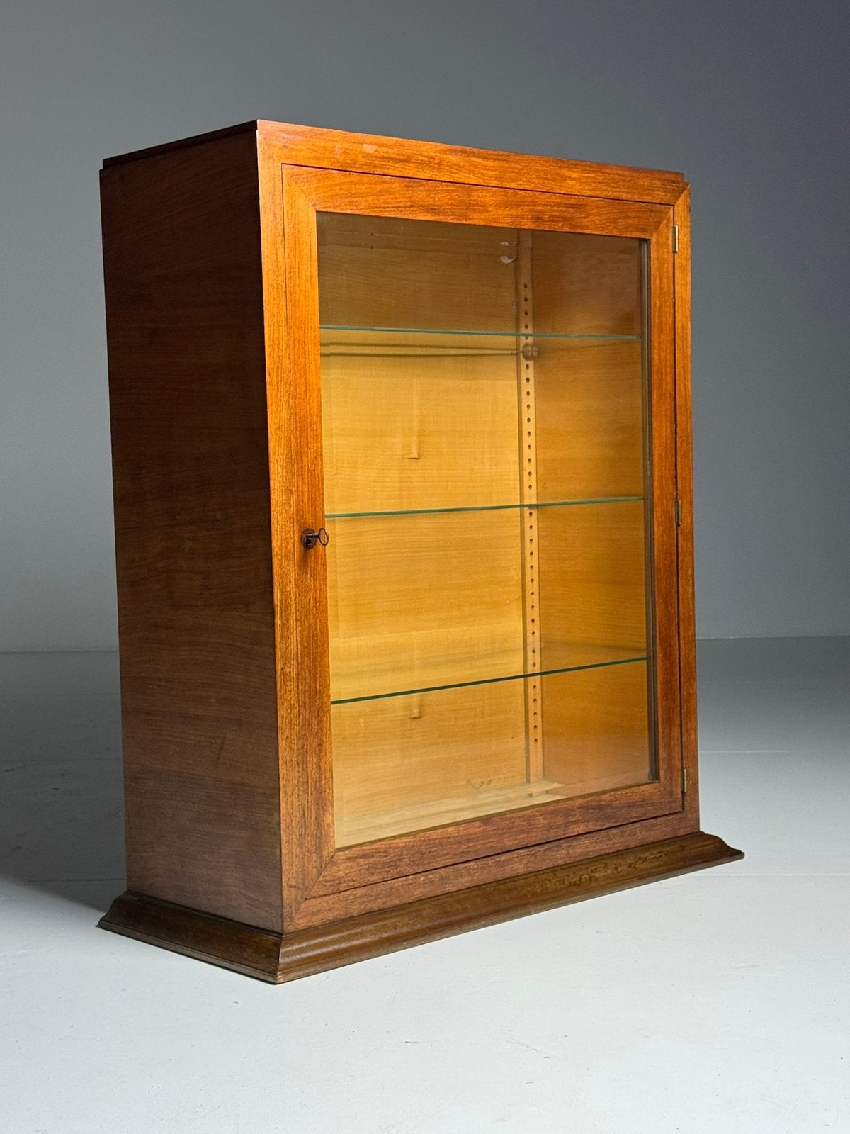 Art Deco kastje 1950-1960, Ophalen