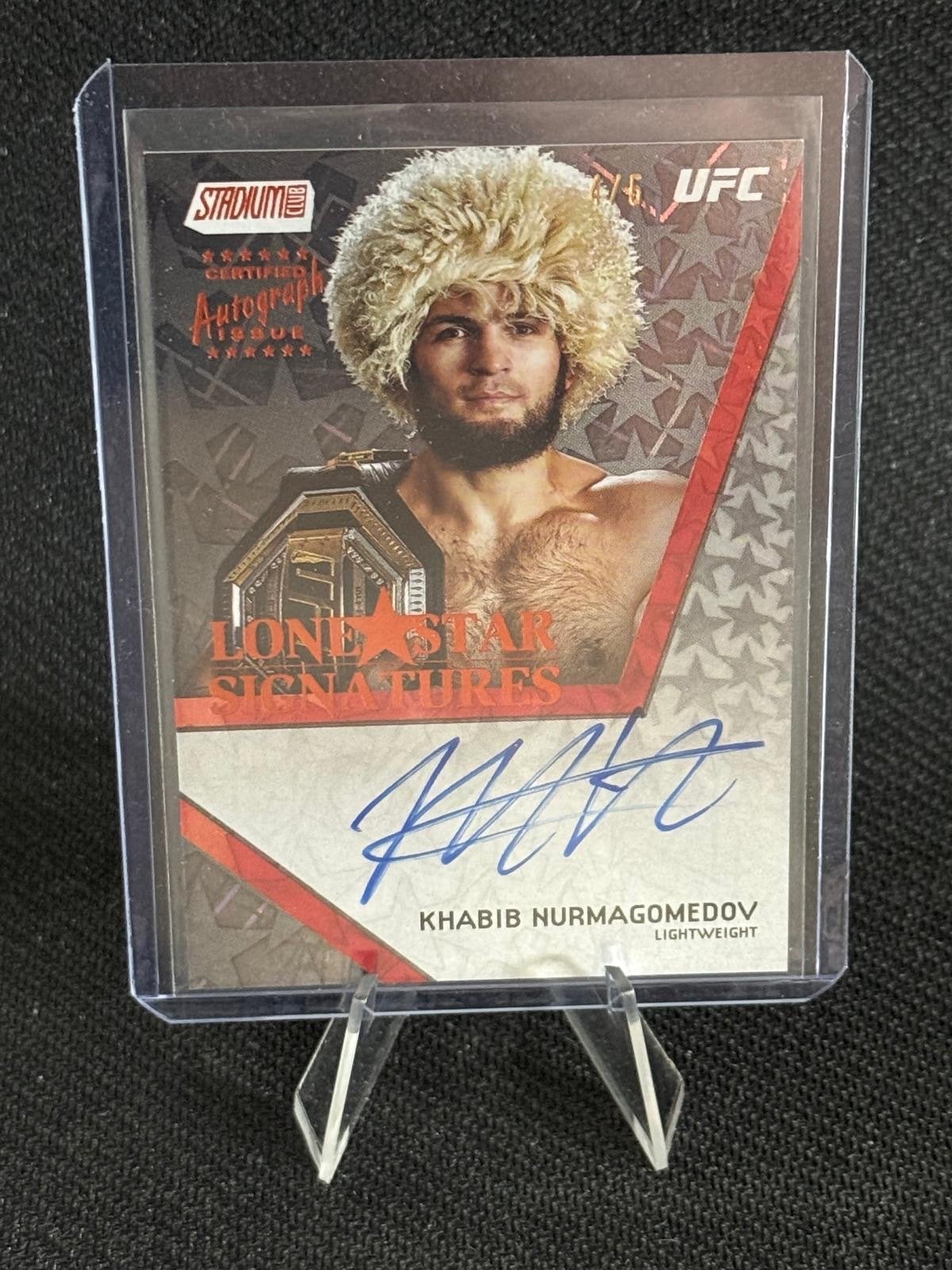 Khabib Nurmagomedov On Card Autographed UFC Kaart 4/5, Ophalen of Verzenden, Zo goed als nieuw, Overige sporten, Spelerskaart