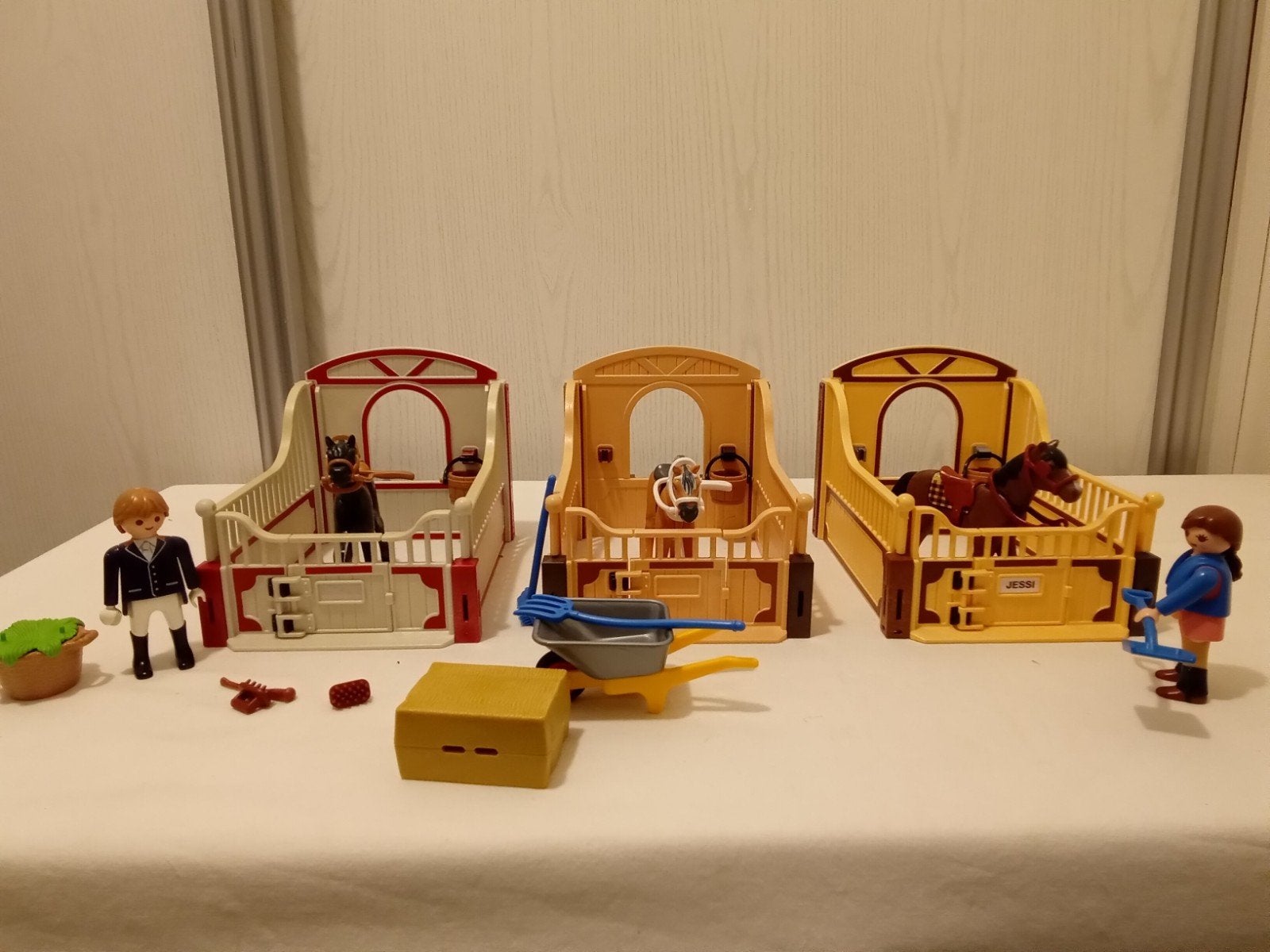 Playmobil 3 paardenboxen met toebehoren, Ophalen of Verzenden, Gebruikt