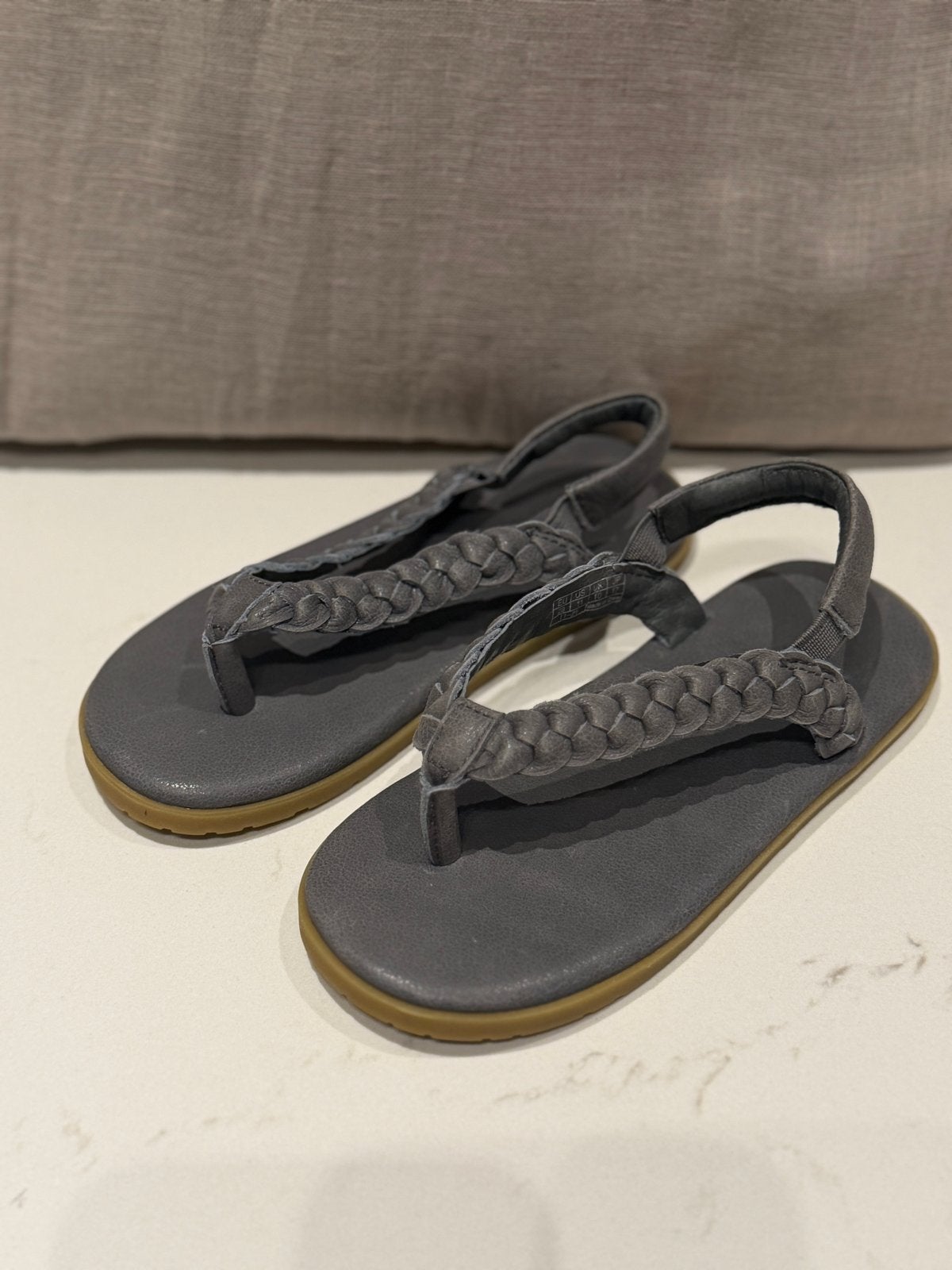 Nieuw! Donsje sandalen / slippers maat 28, Ophalen of Verzenden, Nieuw, Grijs, Sandalen of Muiltjes