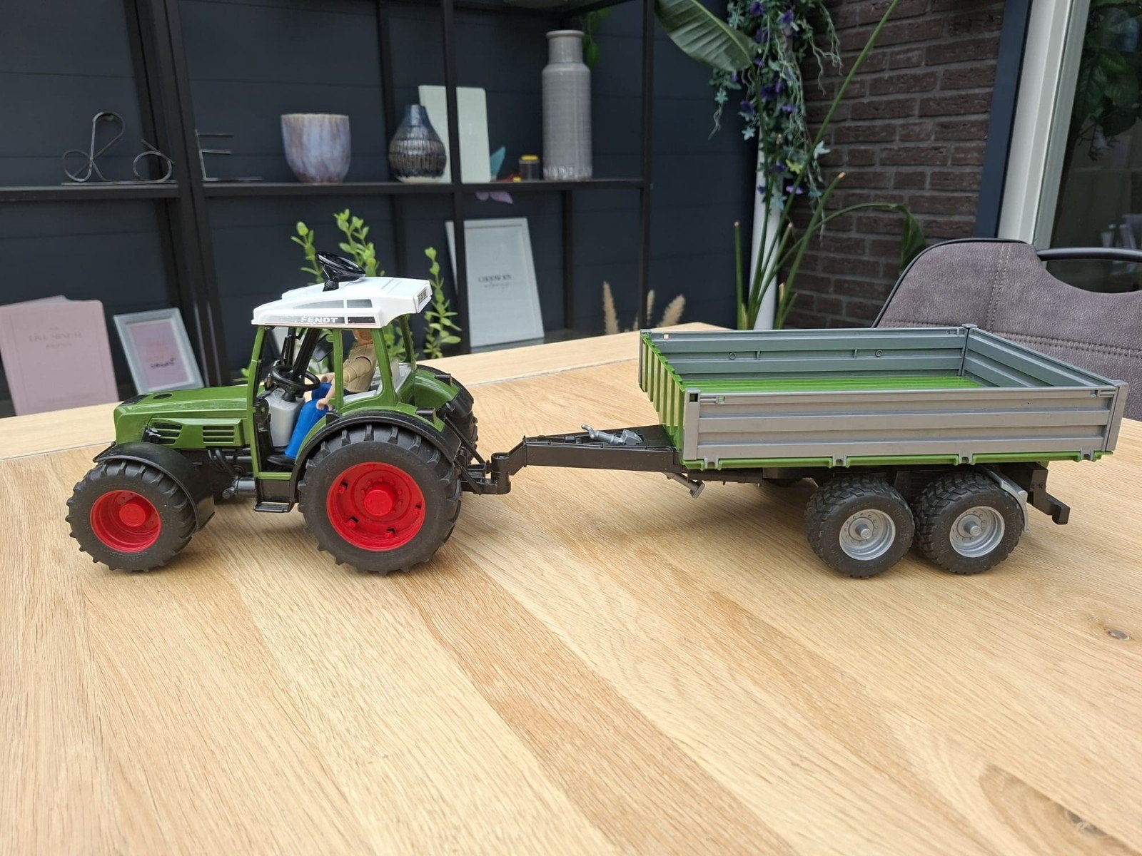 Tractor met Aanhanger en Bruder Pop - 55 cm, Kinderen en Baby's, Speelgoed | Speelgoedvoertuigen, Ophalen of Verzenden, Gebruikt