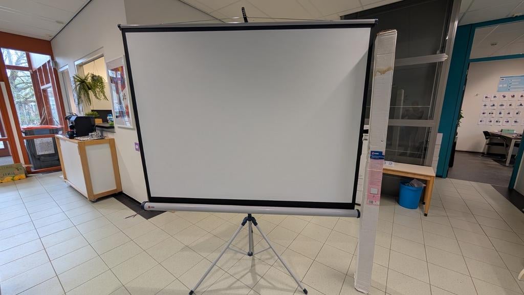Nobo Statief Projectiescherm - 1750 x 1325 mm, Audio, Tv en Foto, Projectieschermen, Ophalen of Verzenden, Handmatig, Zo goed als nieuw