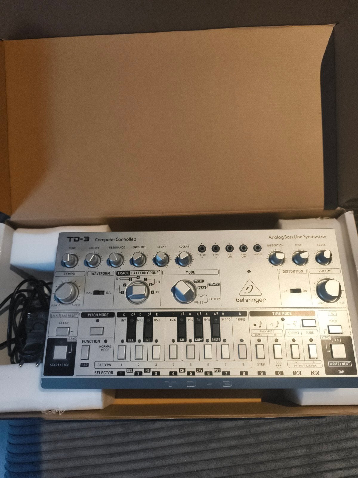 Behringer TD-3 Analog Bass Line Synthesizer - Nieuwstaat, Muziek en Instrumenten, Ophalen, Zo goed als nieuw, Overige merken, Met midi-aansluiting