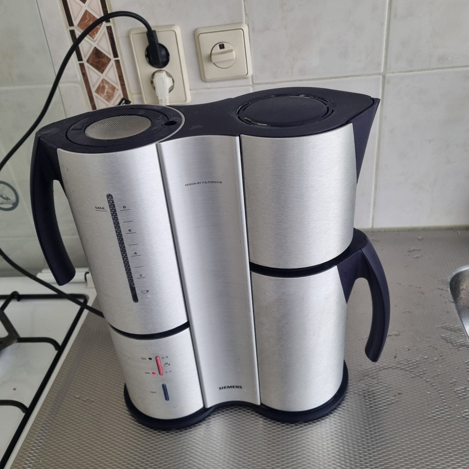SIEMENS Porsche Desing koffiezetapparaat met Thermoskan.
zie, Ophalen, Afneembaar waterreservoir, 10 kopjes of meer, Koffiemachine