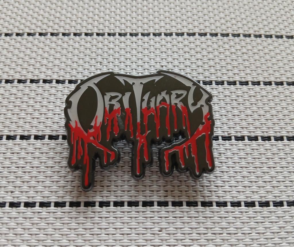 Obituary prachtige shaped speld pin badge speld n4 metal, Verzamelen, Verzenden, Nieuw, Overige typen