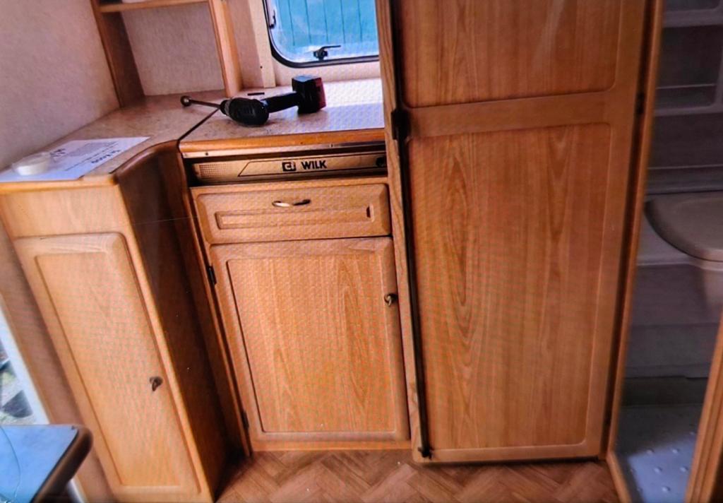 Mooie caravan te koop incl inboedeldirect klaar voor vertrek, Caravans en Kamperen, Caravans, Particulier, Rondzit, Mover