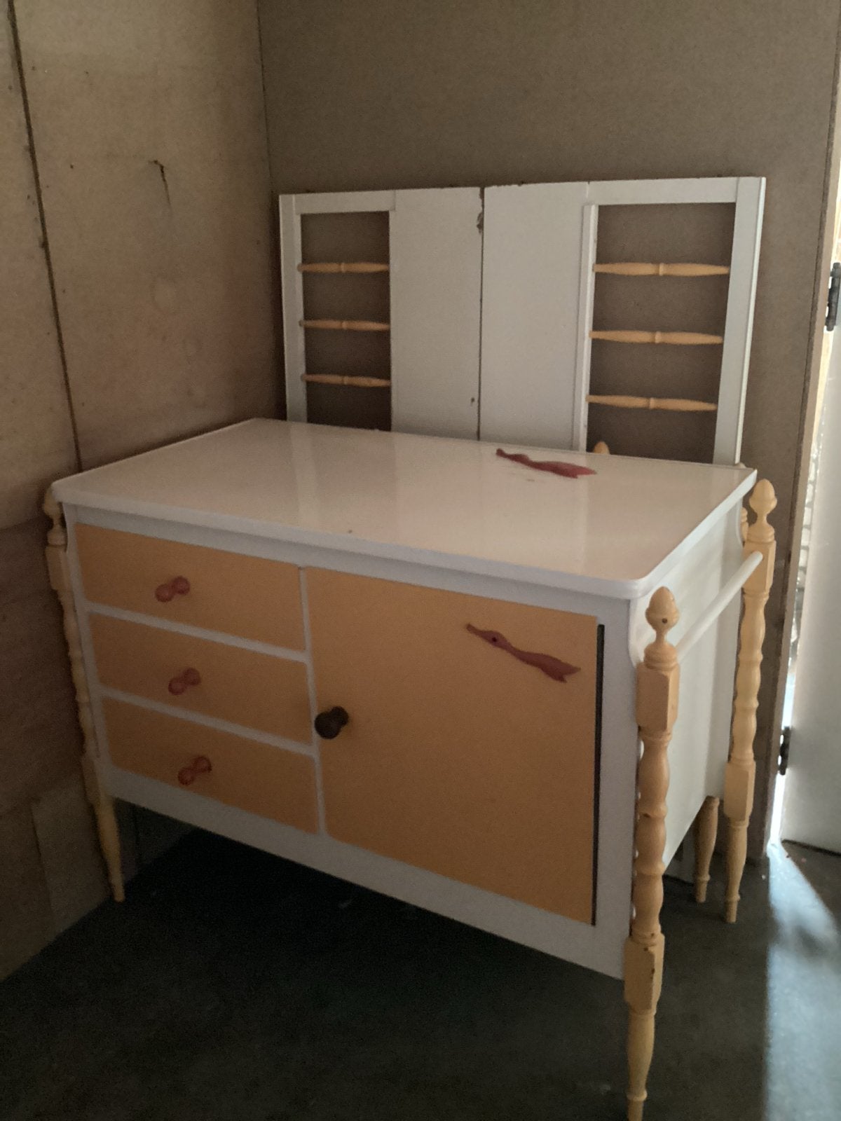 Retro jaren 70 ledikantje +commode  GRATIS, Verzamelen, Ophalen, Huis en Inrichting