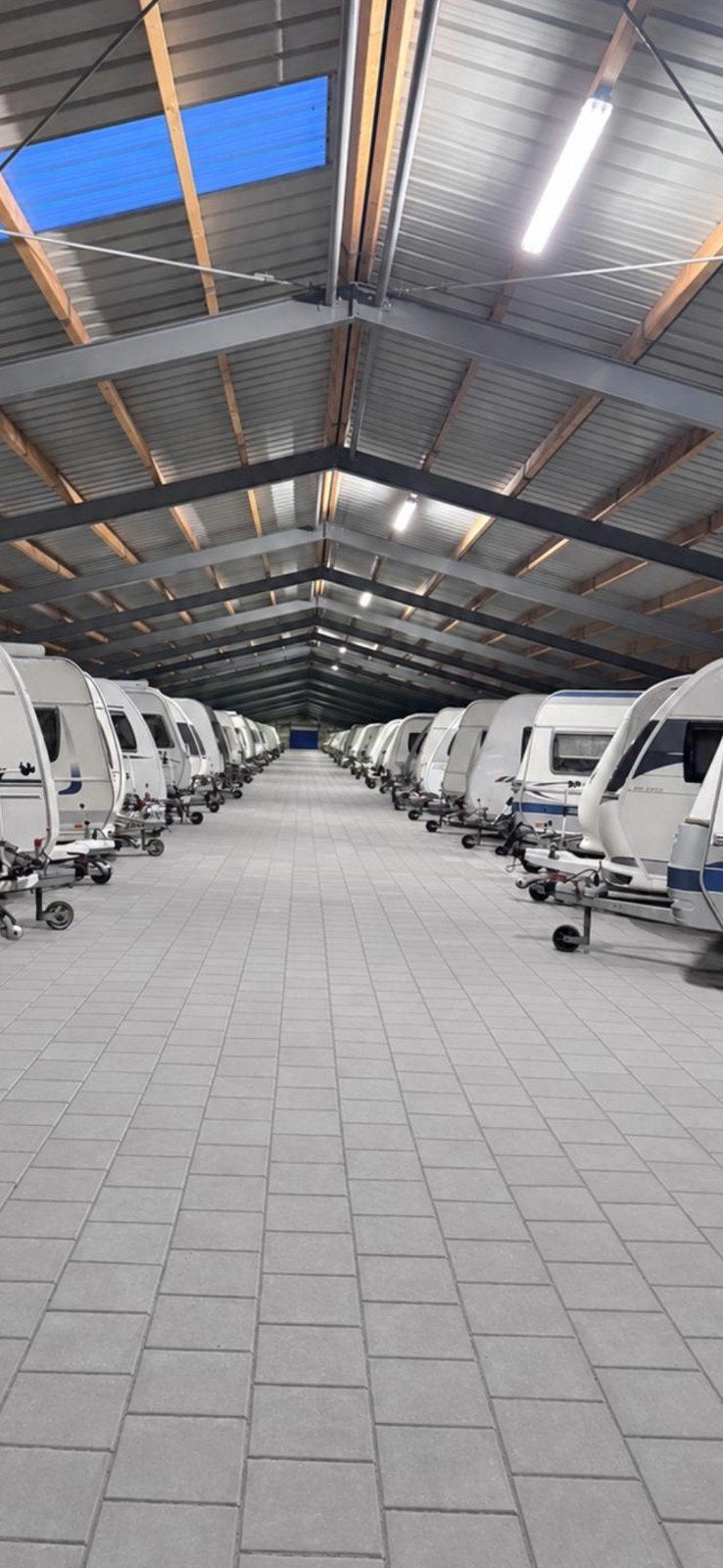 Caravanstalling te huur, Caravans en Kamperen