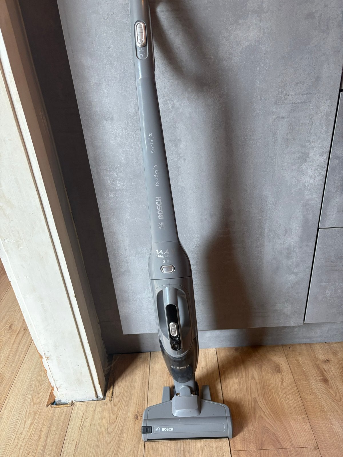 Bosch Readyy’y Serie 2 Draadloze Steelstofzuiger met Kruimel, Gebruikt, Bosch, Draadloos, Ophalen of Verzenden