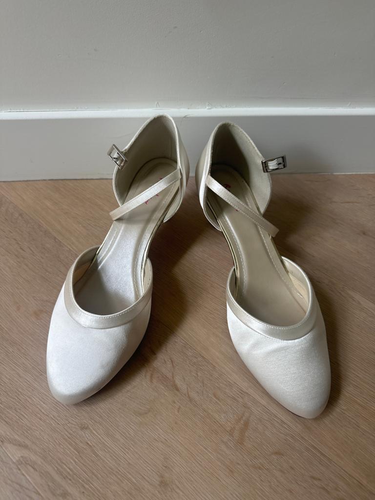 Trouwschoenen maat 39 - Slechts 1 uur gedragen, Kleding | Dames, Trouwkleding en Trouwaccessoires, Ophalen of Verzenden, Zo goed als nieuw