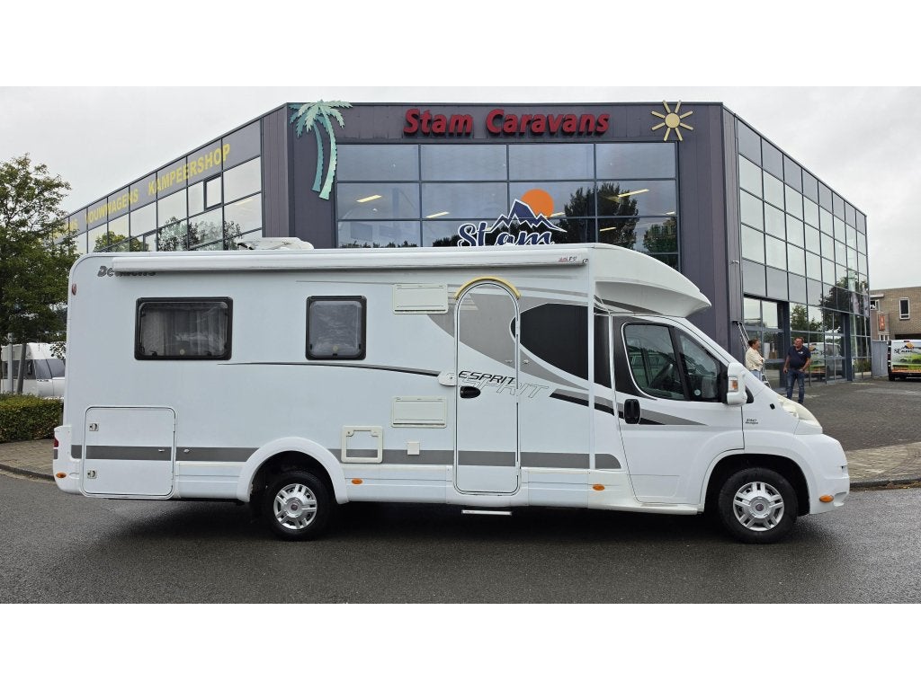 Dethleffs Globetrotter Esprit 7010 queensbed, Ringverwarming, Fiat, Douche, 7 tot 8 meter