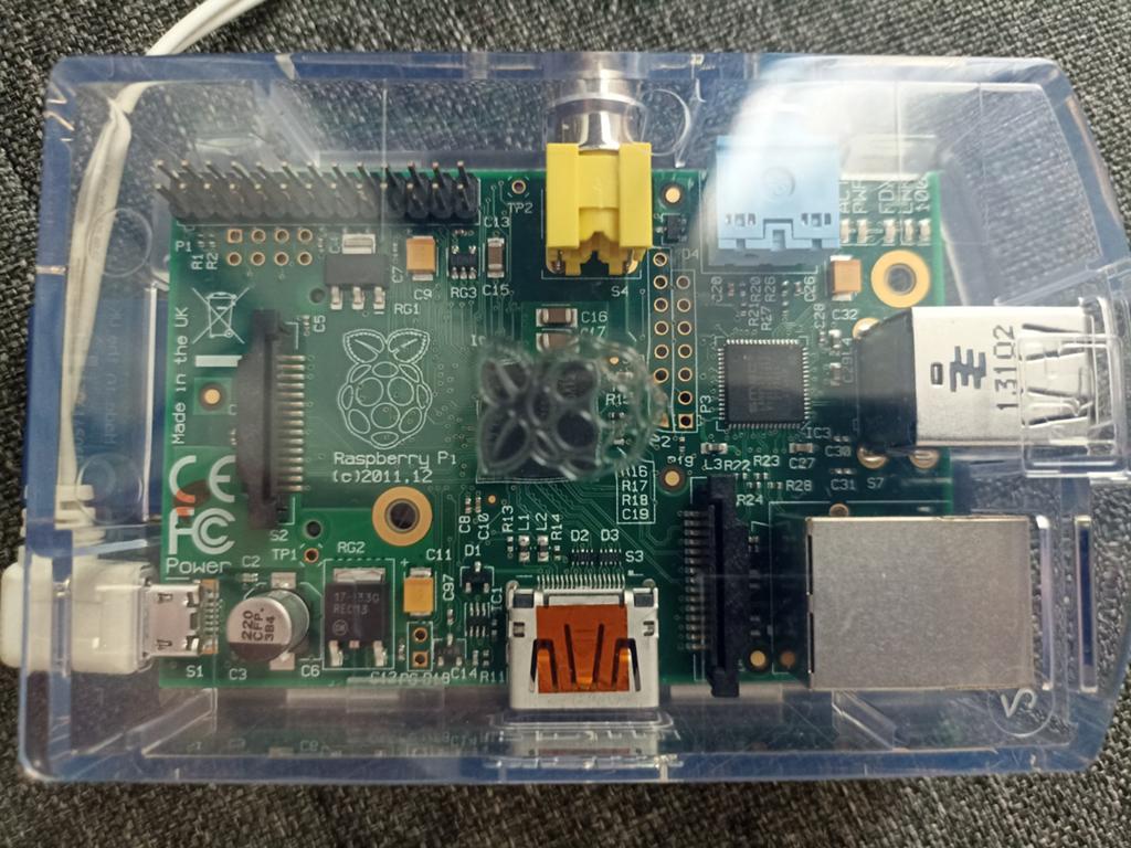 Raspberry Pi Model B (2011.12) met behuizing en adapter, Gebruikt, Minder dan 4 GB, Broadcom BCM2835, Minder dan 2 Ghz
