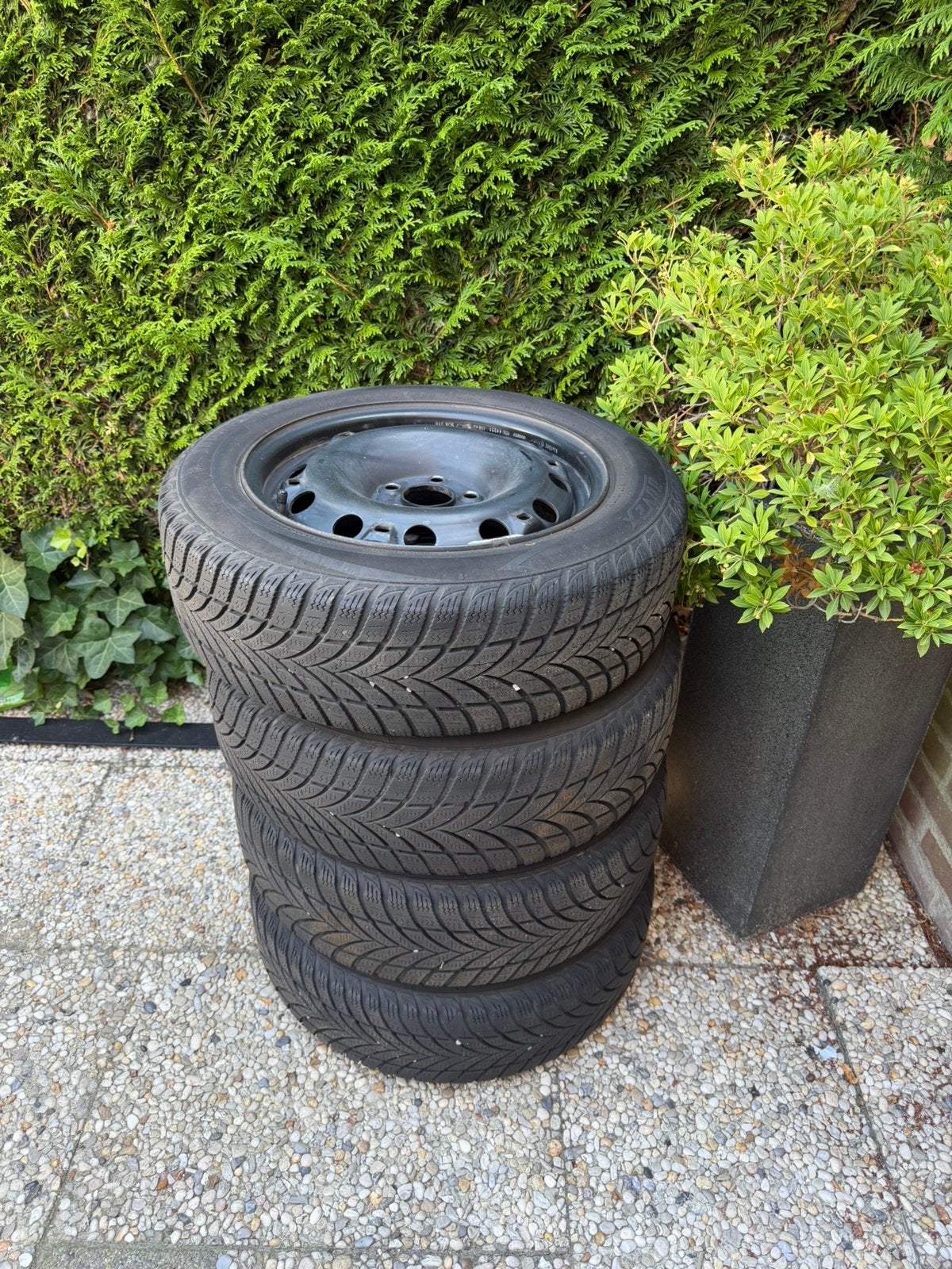 Gebruikte set winterbanden 185/60R15/88T, Ophalen, Zo goed als nieuw