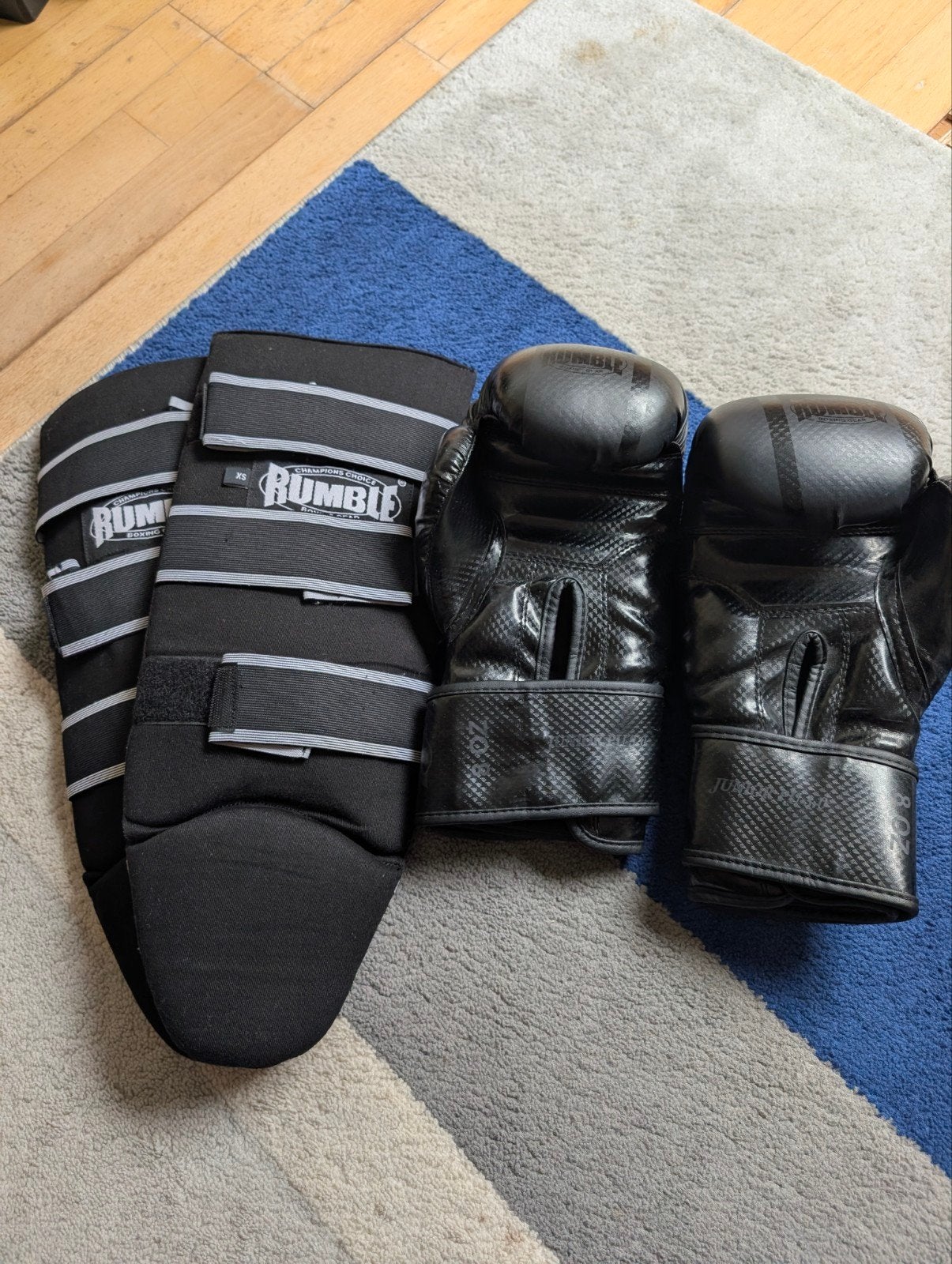 Rumble Boksset: Bokshandschoenen 8oz & Scheenbeschermers XS, Ophalen of Verzenden, Zo goed als nieuw, Bokshandschoenen