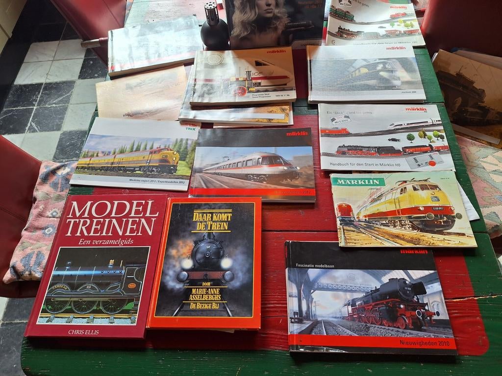 Märklin folders en boeken - Diverse jaren en modellen, Hobby en Vrije tijd, Modeltreinen | H0, Gebruikt, Gelijkstroom of Wisselstroom