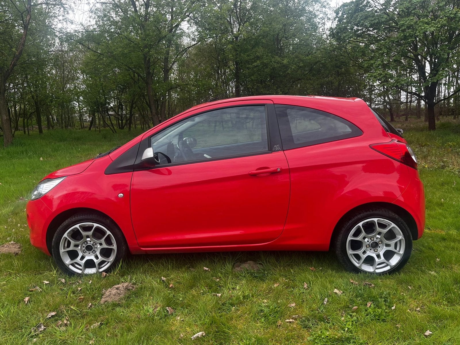 Foto 8 van Ford Ka 1.2 51KW 2010 Rood