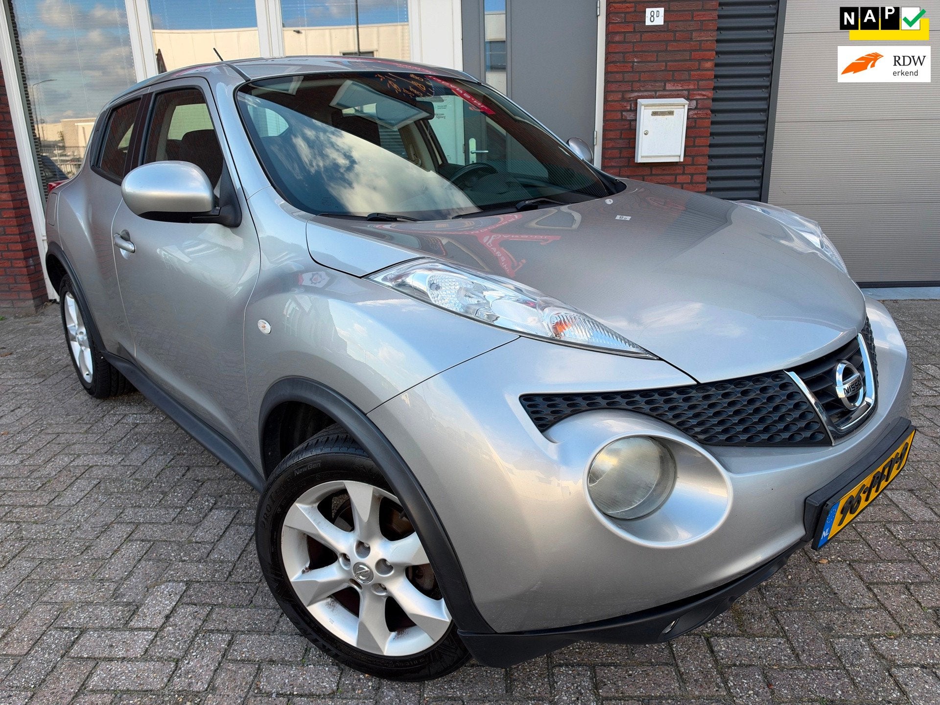 Nissan Juke 1.6 Acenta / PDC / AUT / Clima / Cruise / LM / N, Auto's, Euro 5, Stof, 4 cilinders, Met garantie (alle)