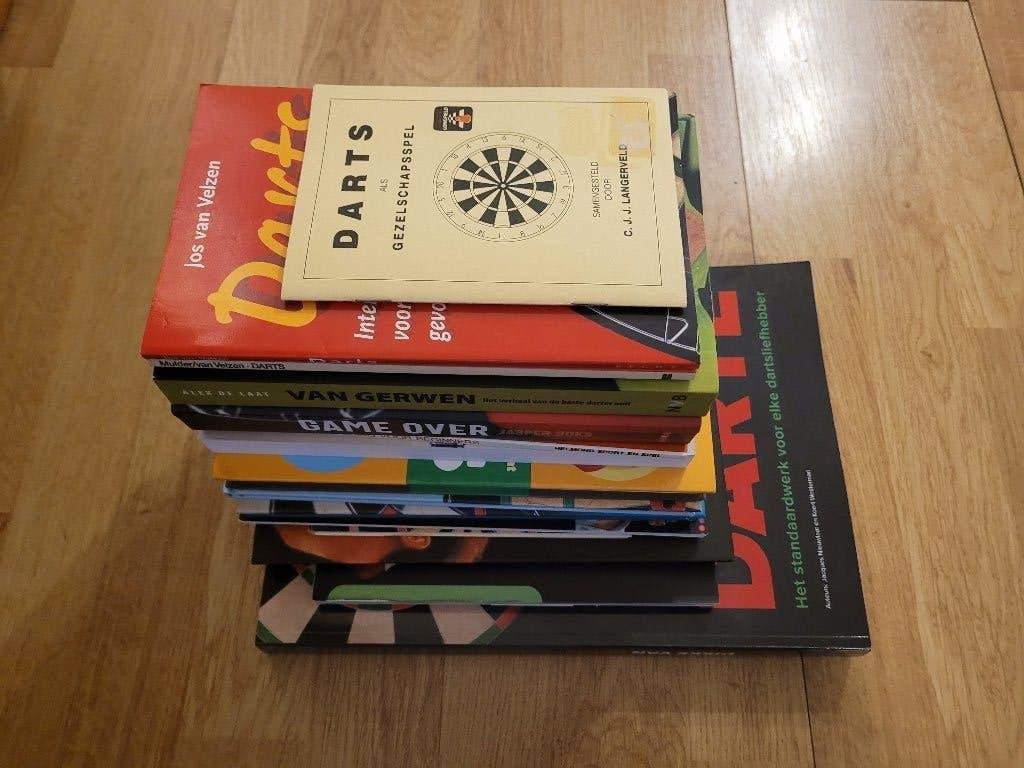Alle Nederlandse Darts boeken!, Ophalen of Verzenden, Zo goed als nieuw, Pijlen