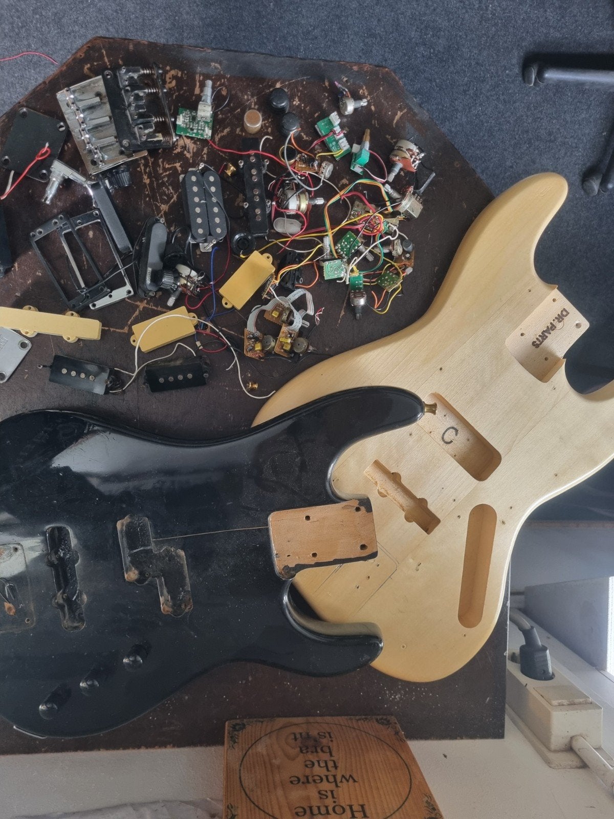 2 gitaar bodies en diverse onderdelen - koopje!, Muziek en Instrumenten, Ophalen
