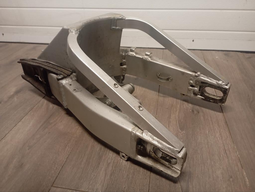 Suzuki GSX-R SRAD originele achterbrug - Zeer goede staat, Motoren, Onderdelen | Overige, Ophalen of Verzenden