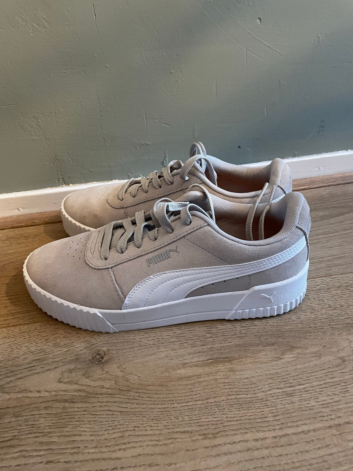 Nieuwe Puma Carina sneakers grijs - Maat 39, Verzenden, Nieuw, Sneakers of Gympen, Grijs
