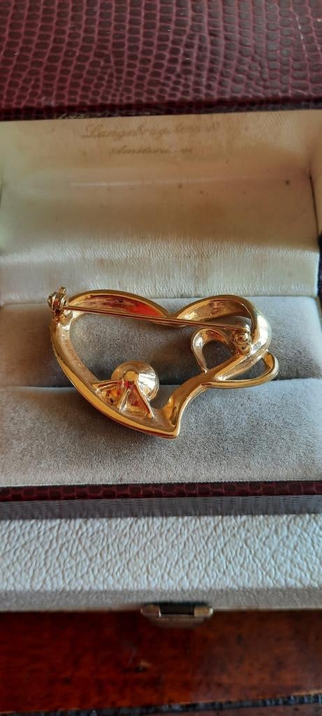 Vintage goldtone  broche met 2 harten., Ophalen of Verzenden, Zo goed als nieuw, Overige materialen