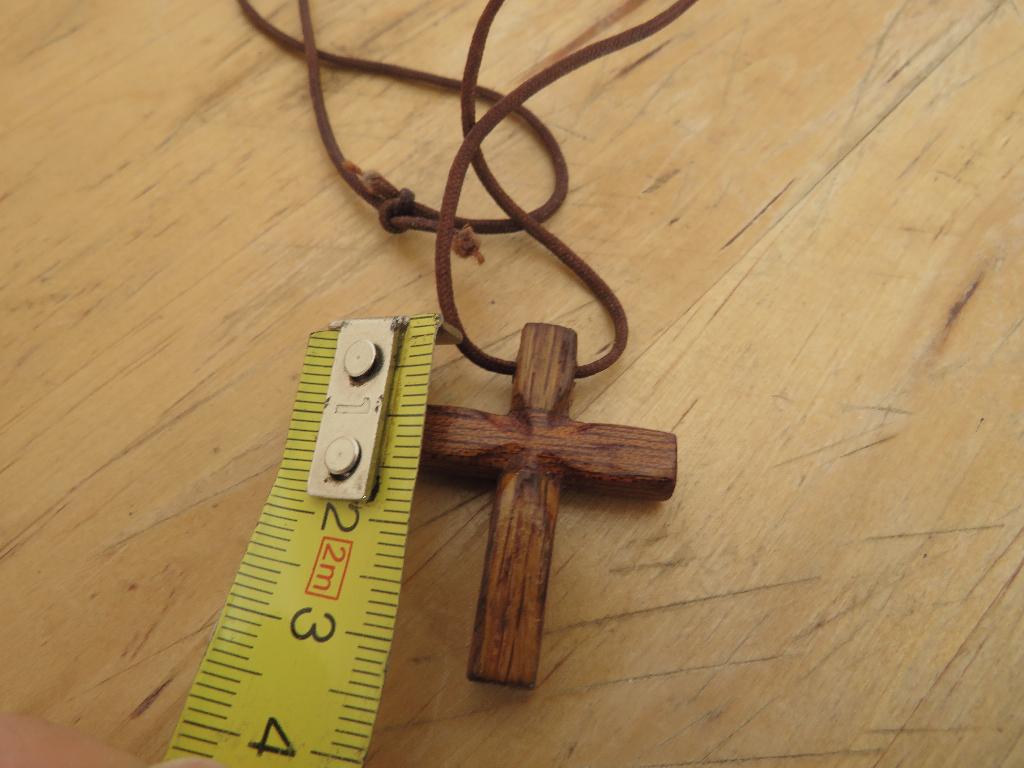 houten kruisje aan koordje, Sieraden, Tassen en Uiterlijk, Kettingen, Gebruikt, Bruin, Ophalen of Verzenden, Overige materialen