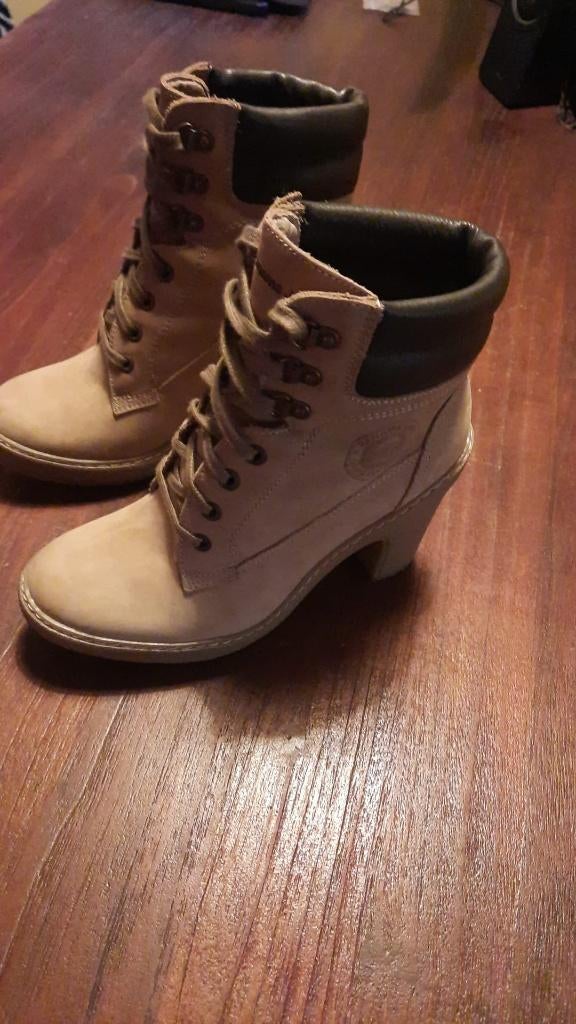 Schoenen Naketano, Beige, Lage of Enkellaarzen, Ophalen of Verzenden, Zo goed als nieuw
