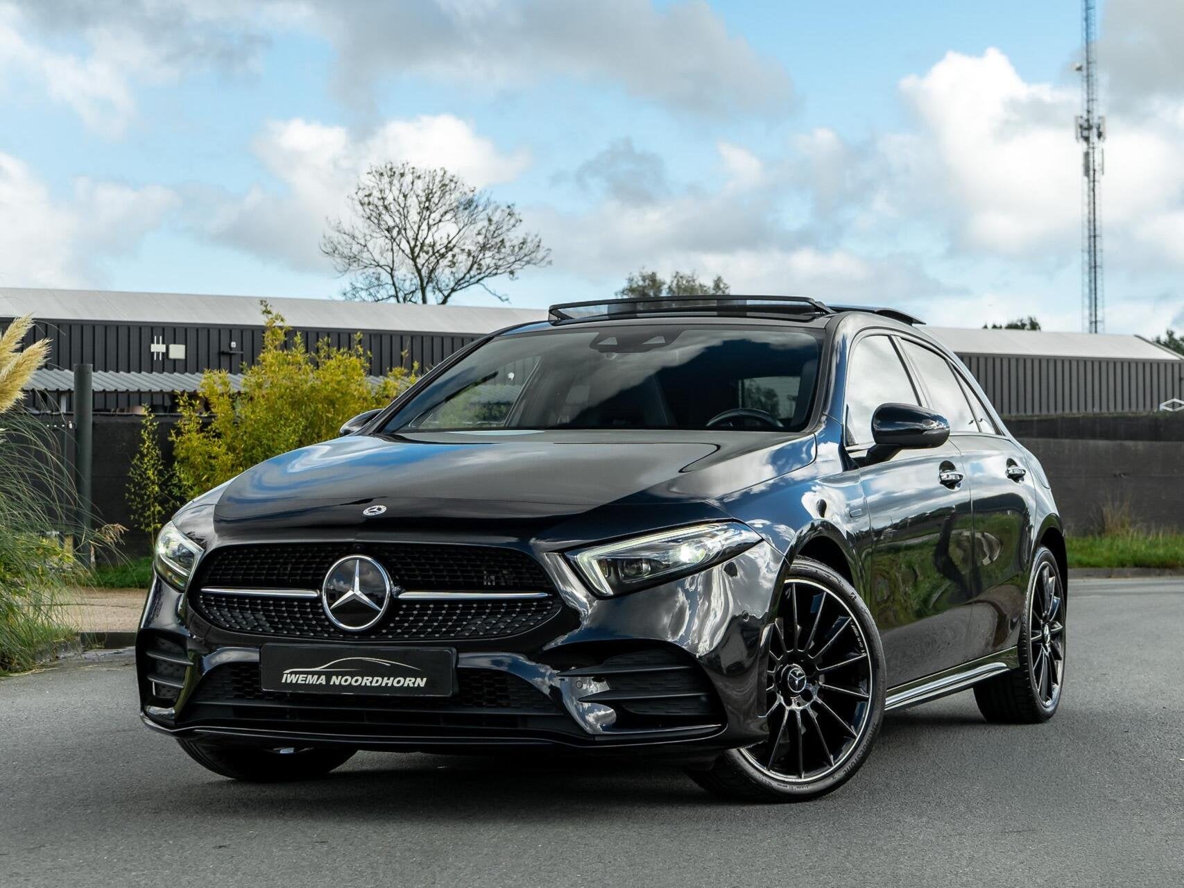 Mercedes A-klasse 250 e AMG|Panoramadak|Burmester®|Camera 3, Gebruikt, Zwart, 4 cilinders, Automatische klimaatregeling