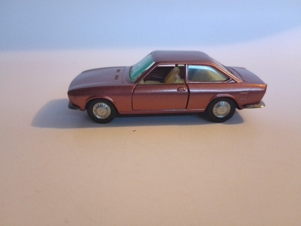 Seat 124 Sportcoupe alias Fiat 124, Pilen nr 329, 1:43, Ophalen of Verzenden, Nieuw, Auto, Overige merken