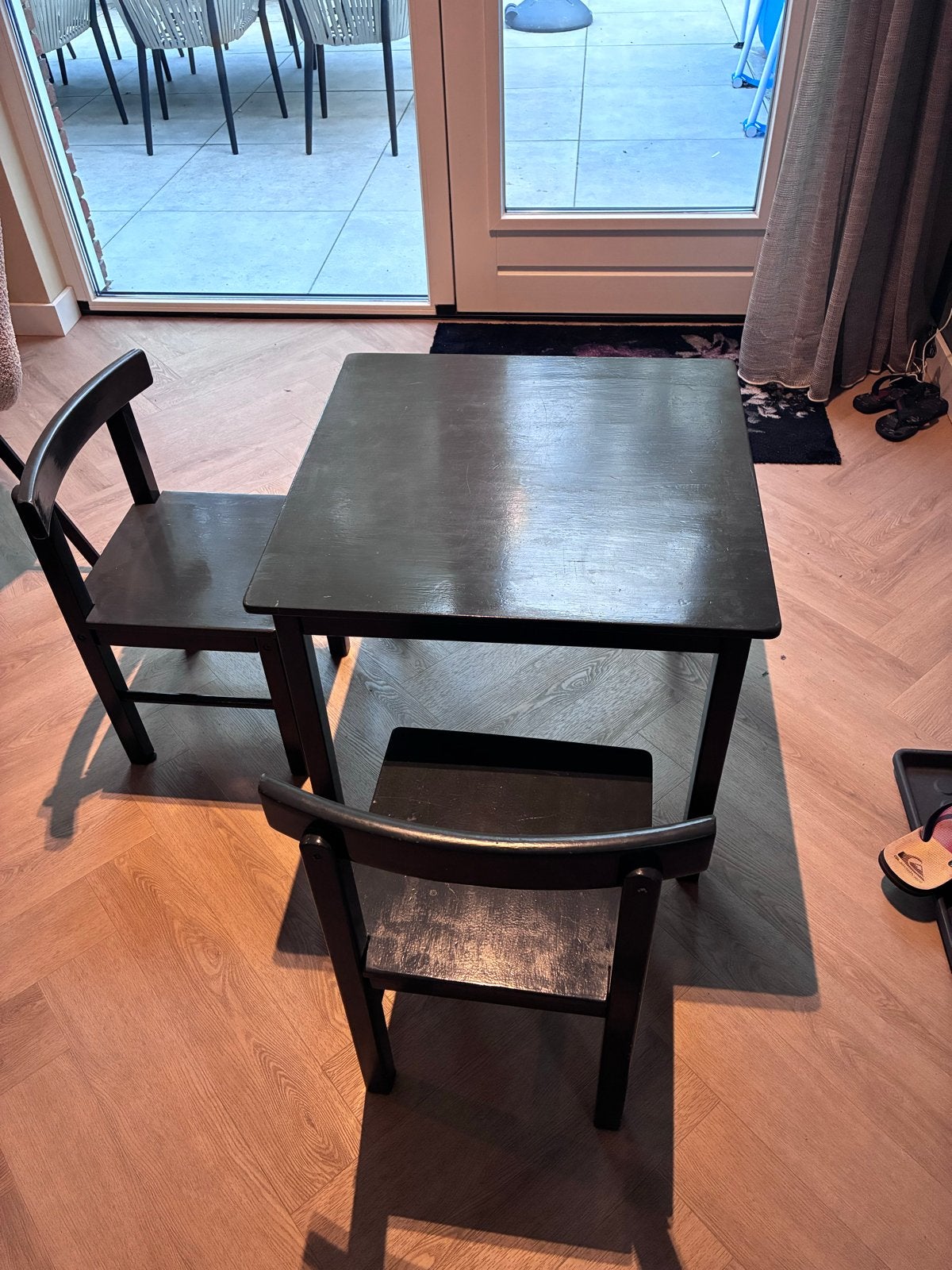 Grijze kindertafel 60x60 cm, 54 cm hoog, Kinderen en Baby's, Kinderkamer | Tafels en Stoelen, Ophalen, Gebruikt, Tafel(s)