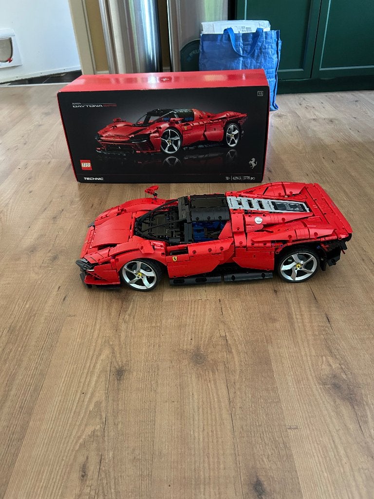 ZGAN Ferrari Daytona SP3 (eventueel ruilen), Compleet, Lego, Ophalen of Verzenden, Zo goed als nieuw
