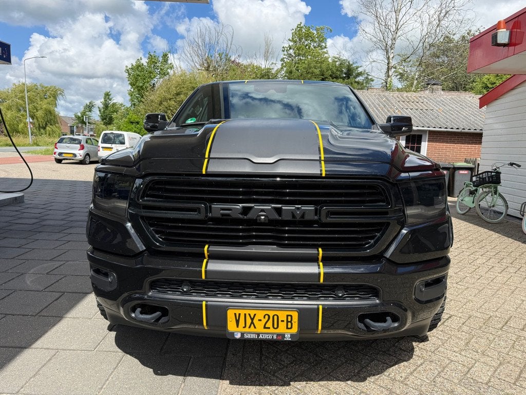 Dodge Ram 1500 5.7 V8 4x4 Crew Cab Laramie / Parkeersensoren, Auto's, Dodge, Overige brandstoffen, Zwart, Bedrijf, Vierwielaandrijving