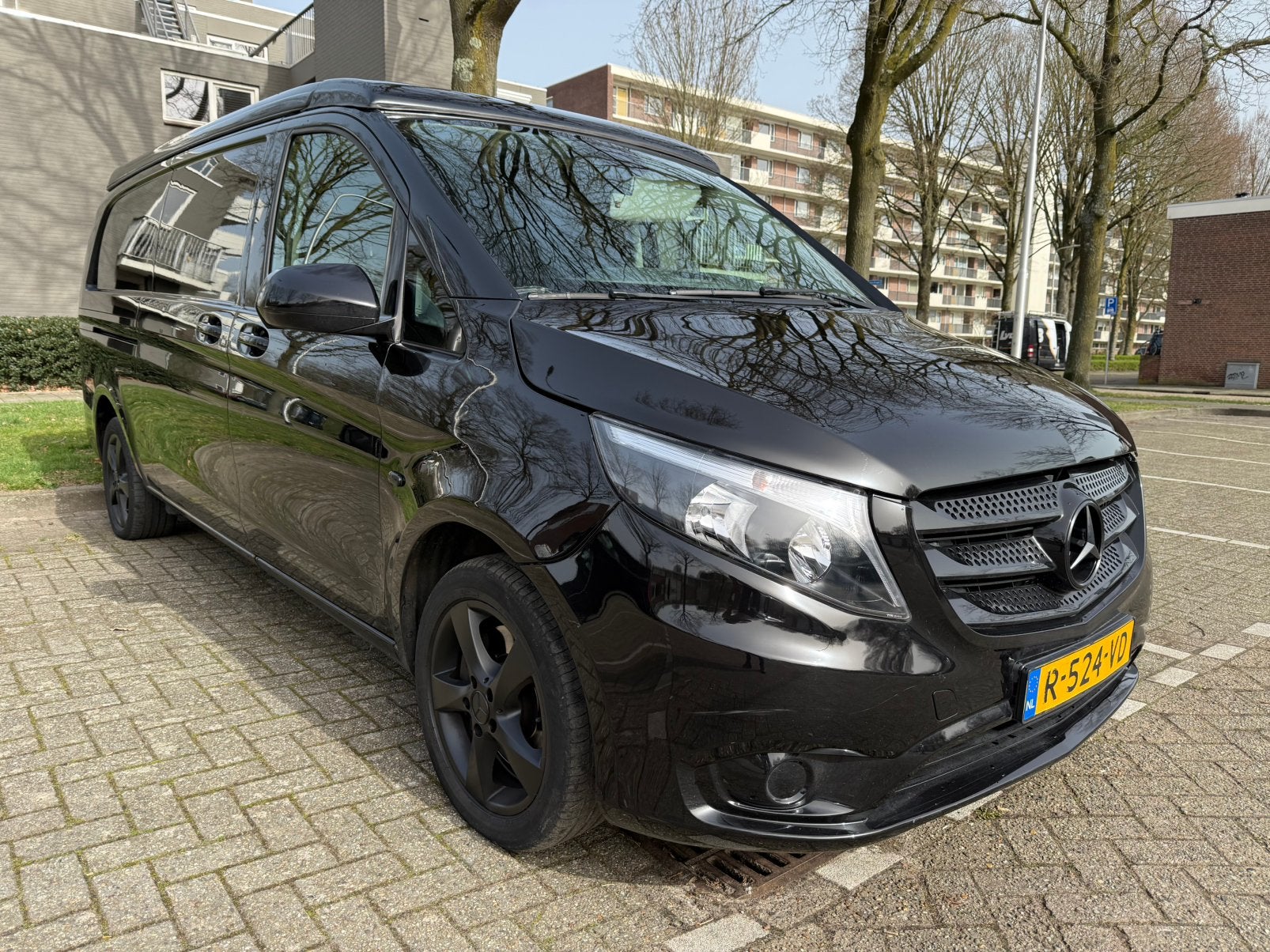Mercedes-Benz Mercedes 2016 Zwart, Euro 5, Stof, 2000 kg, 2113 kg