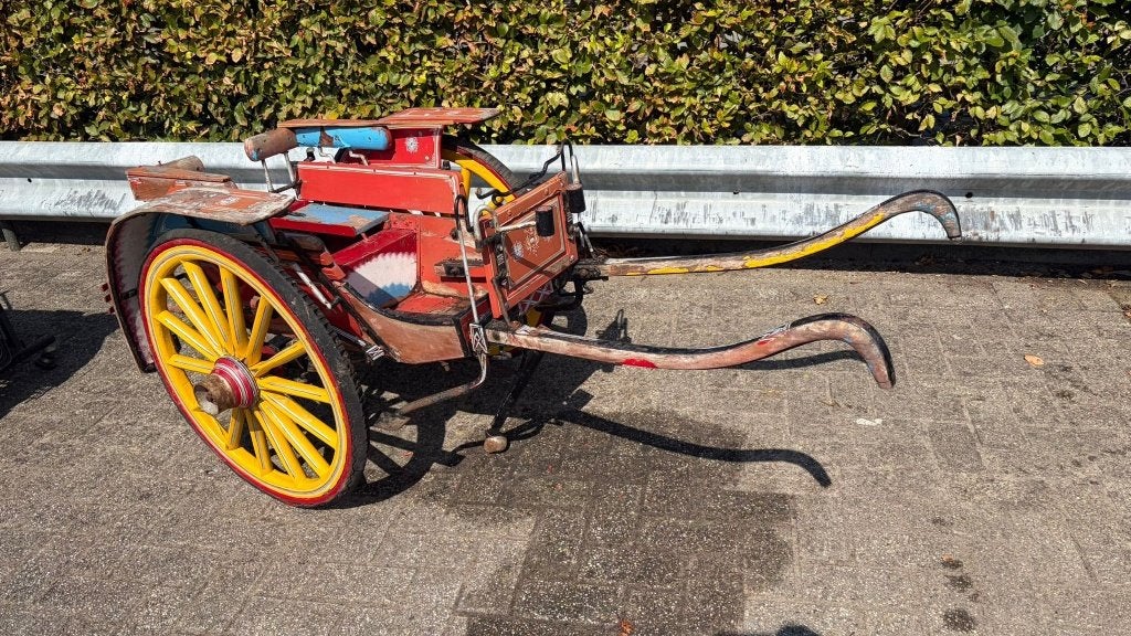 Antieke handbeschilderde hondenkar, Ophalen