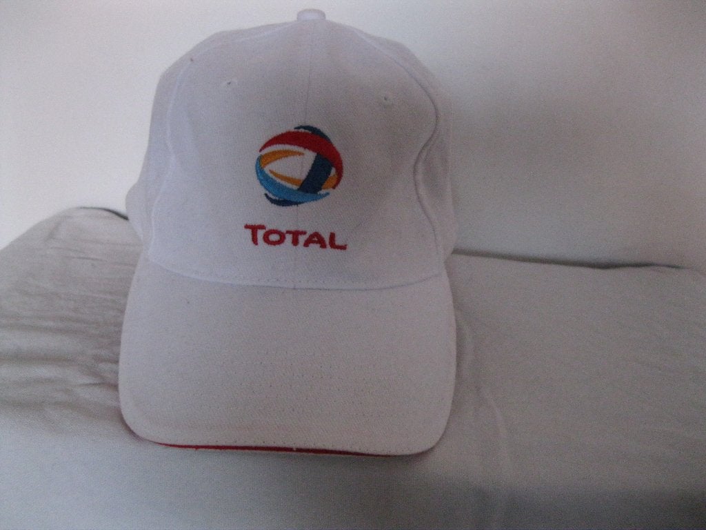 1 maat, 1 witte pet, “Total”, Onbekend, Nieuw, Pet, One size fits all
