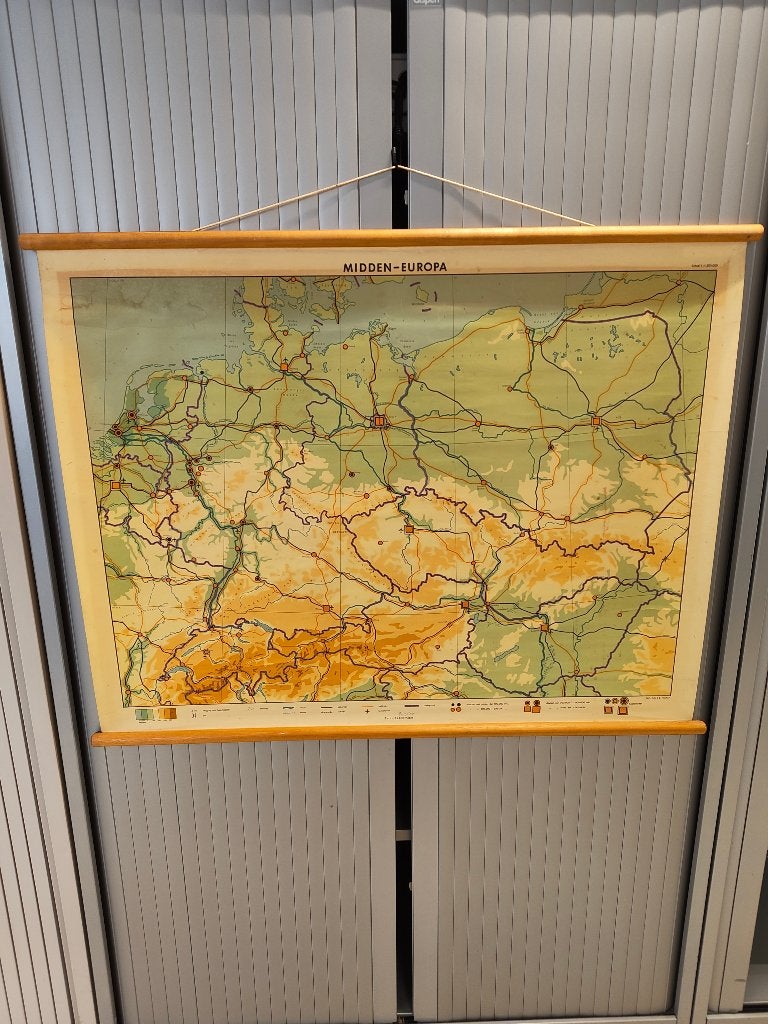 Vintage schoolkaart Midden-Europa – J.B. Wolters, Antiek en Kunst, Antiek | Schoolplaten, Ophalen of Verzenden, Aardrijkskunde
