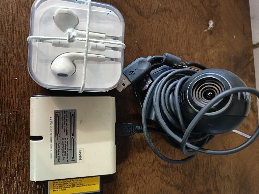 Webcam, kaartlezer en oordopjes set, Gebruikt, Ophalen of Verzenden, Silicon Power (kaartlezer), MacOS