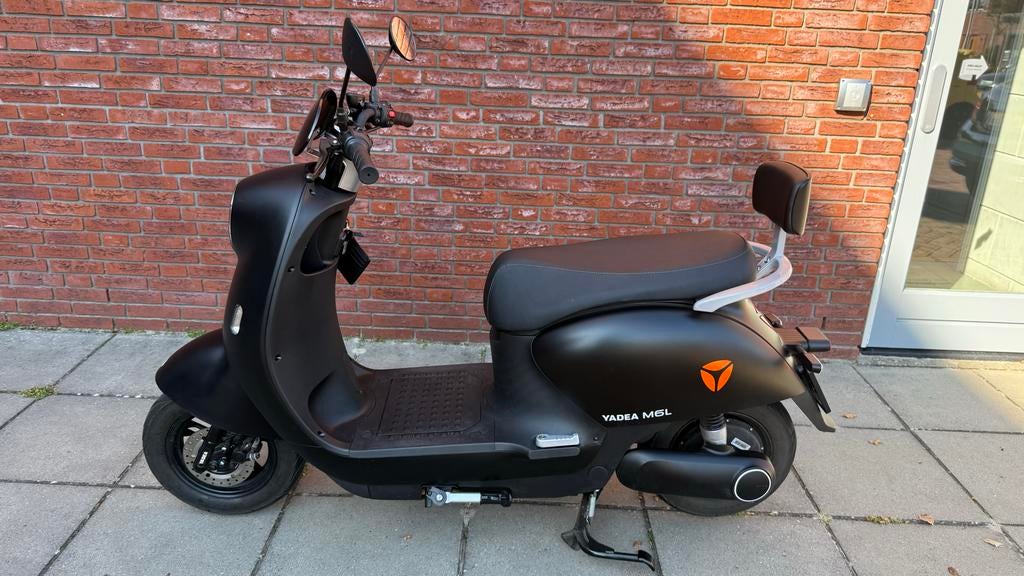 Yadea M6L Elektrische bromscooter (45 km/u), Ophalen, Maximaal 45 km/u, 0 versnellingen, Zo goed als nieuw