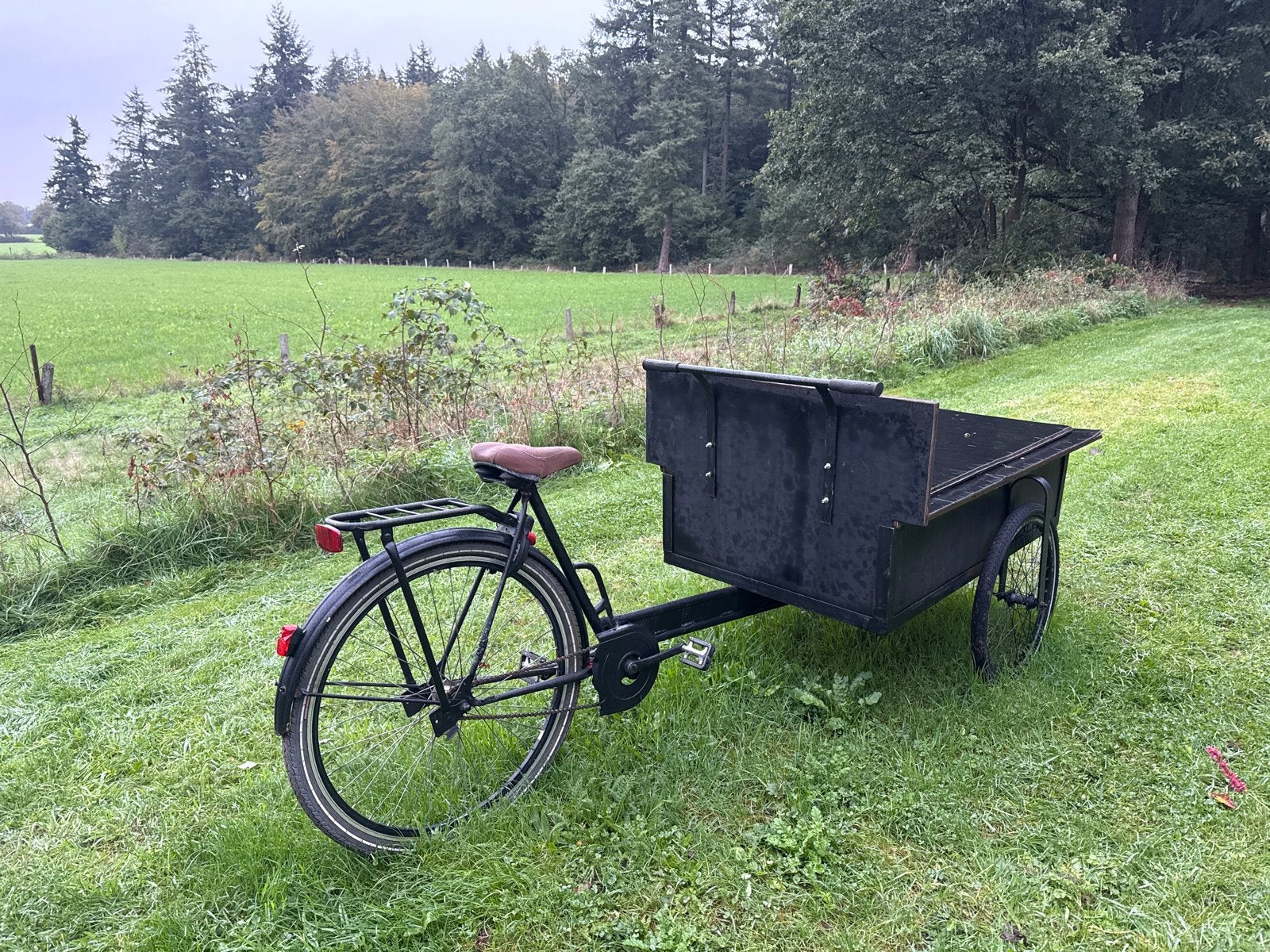 Decoratie bakfiets - Lekke band, ideaal voor display, Ophalen, Gebruikt, Goederen