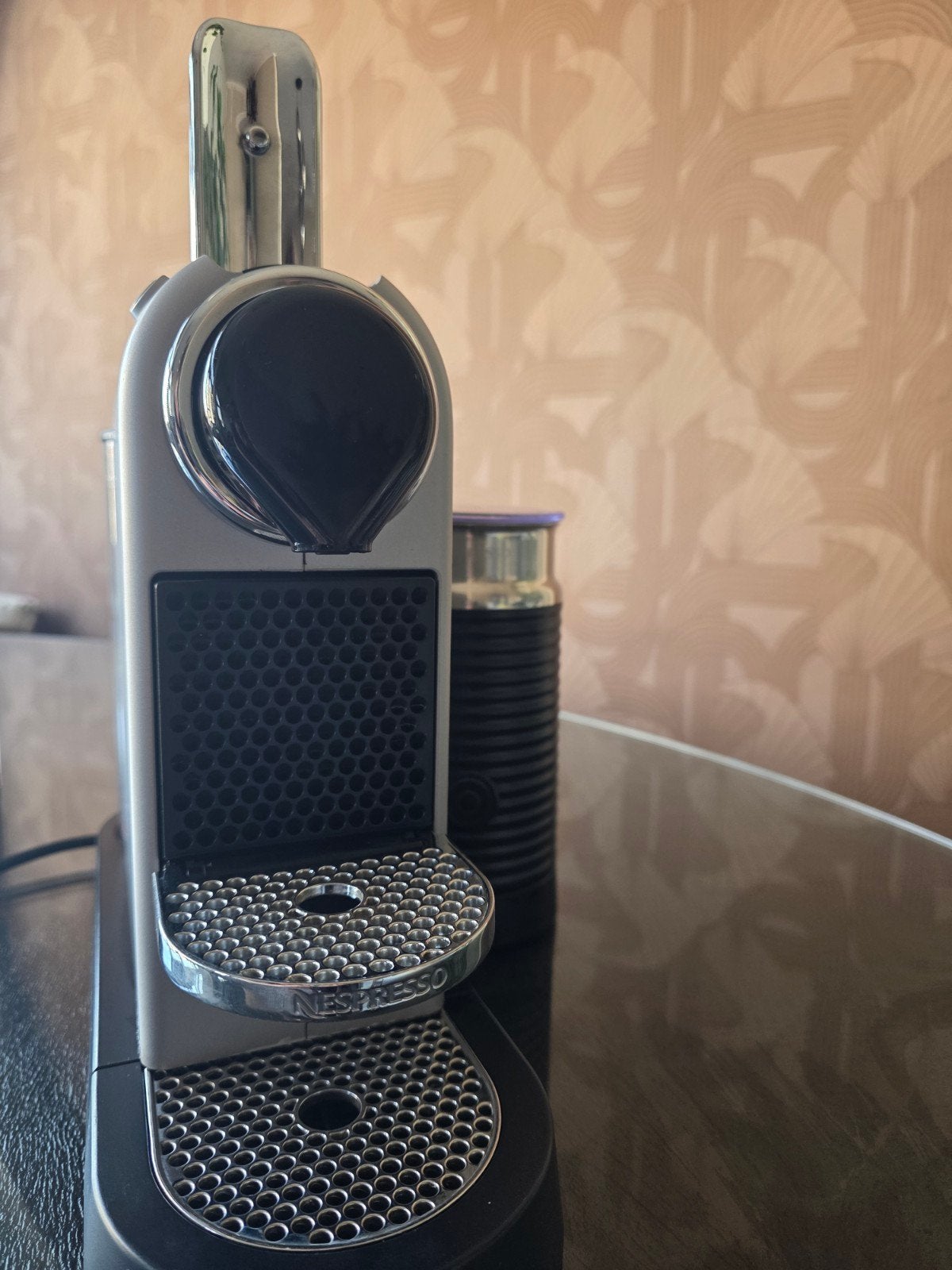 Nespresso koffiezetapparaat met melkopschuimer, Witgoed en Apparatuur, Ophalen, Gebruikt, Espresso apparaat, 1 kopje
