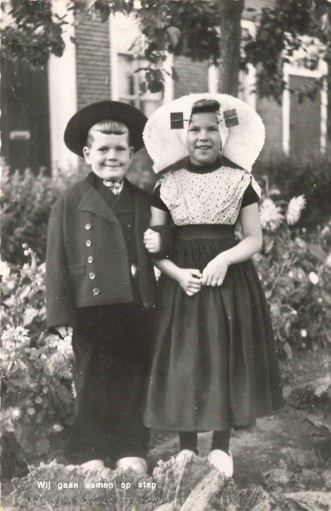 Kinderen in Zeeuwse Klederdracht, Ophalen of Verzenden, 1960 tot 1980, Gelopen, Zeeland